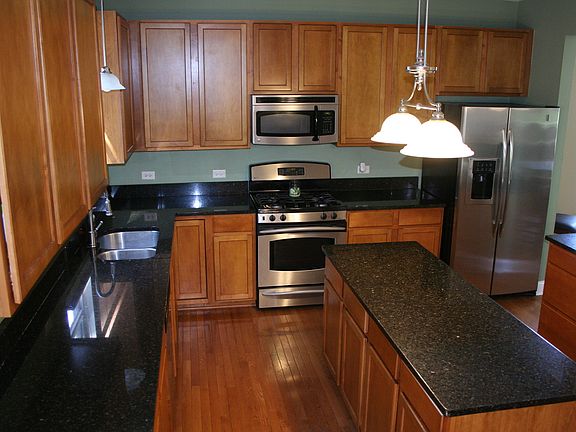3rd image of 1911 Applewood Dr