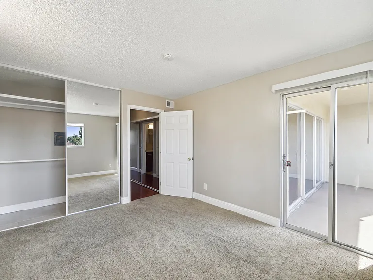 1406 Henry Street — Photo 44