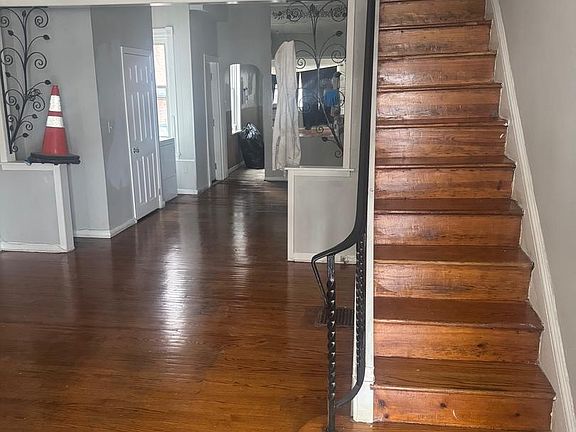 3rd image of 5552 Master St