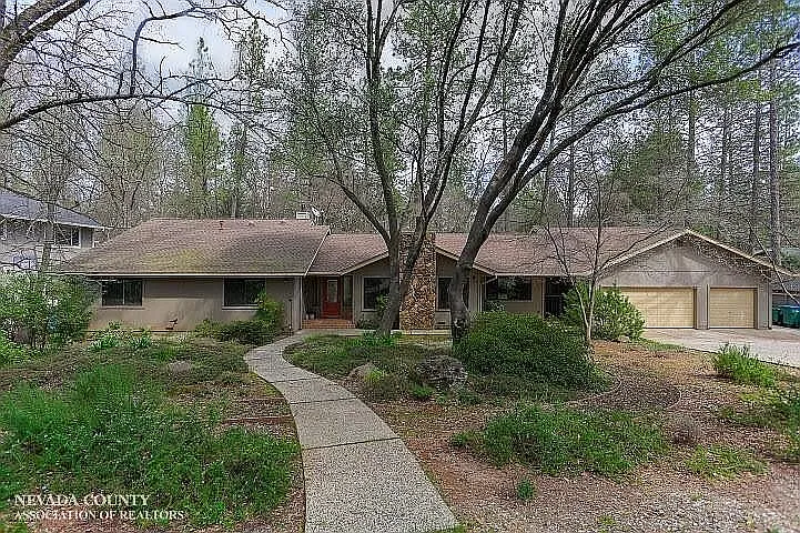 19582 Chaparral Cir photo 1