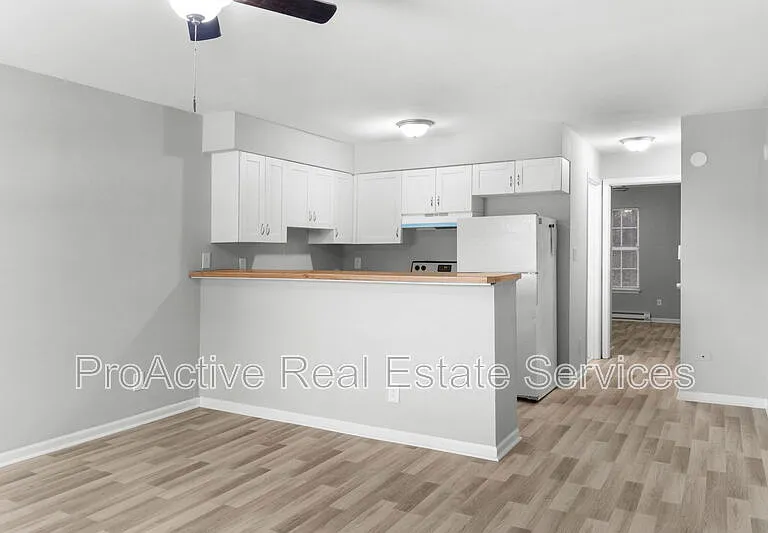1129 Green St #8 — Photo 6