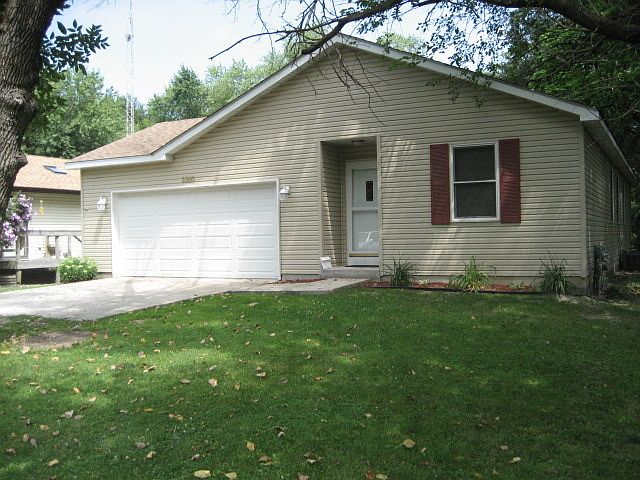 1st image of 3360 Center St