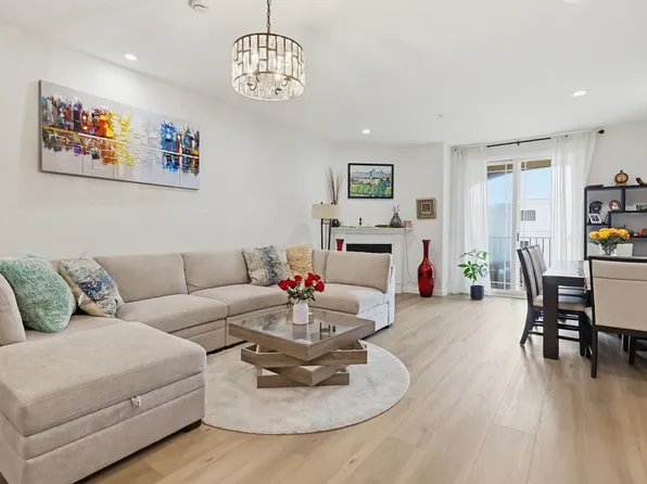 5132 W Maplewood Ave #202, Los Angeles, CA 90004