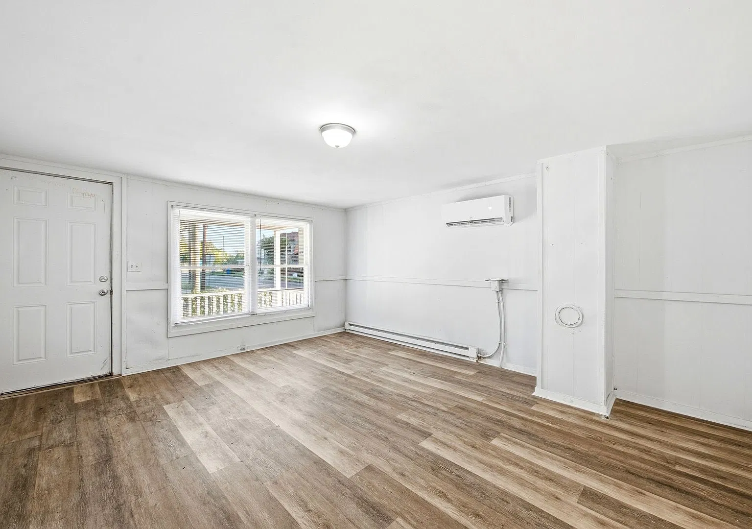 2 Bedroom Home Close to Downtown Wilmington Amenities — Photo 4