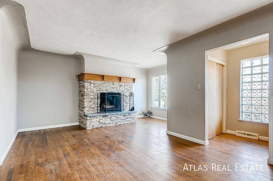 1st image of 1831 Hooker St