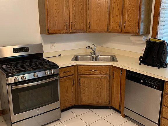 2nd image of 3730 N Leavitt St #1