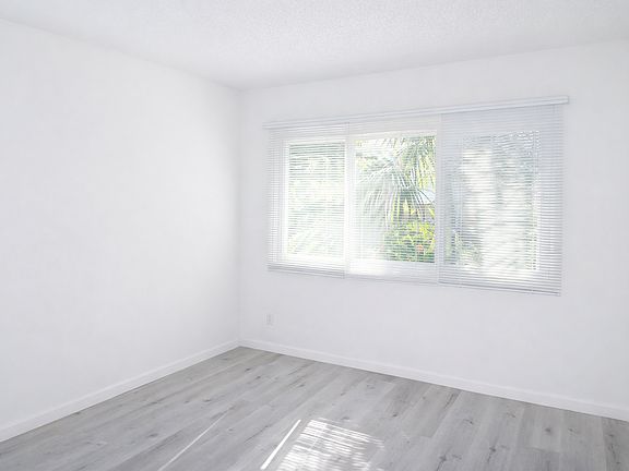 4th image of 816 Larch St APT 2