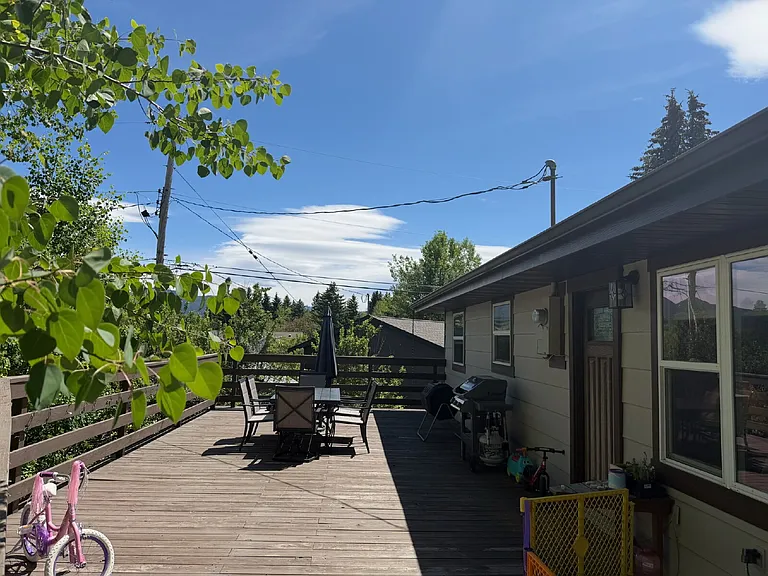 1104 N Pinecrest Dr — Photo 2