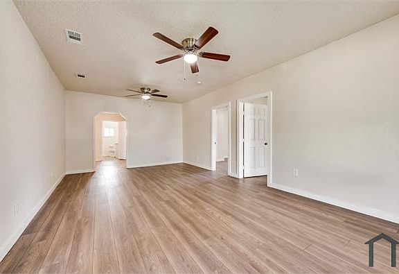 2nd image of 2818 Oakdale St