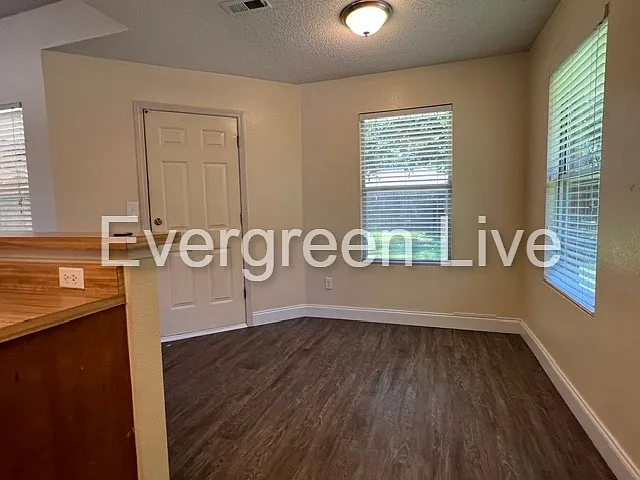105 Viola Ct — Photo 8