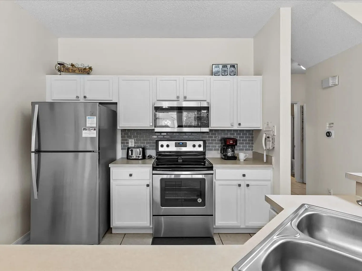 4 bed, 3.0 bath, 1625 sqft, $7,219 — Photo 4