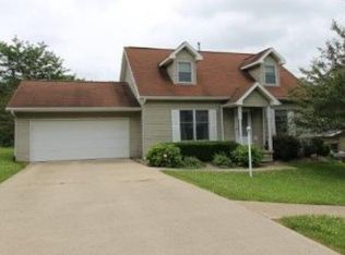 2315 Douglas St, Charleston, IL