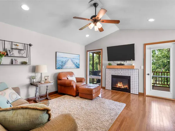 356 Windflower Ln Unit D, Solon, IA 52333