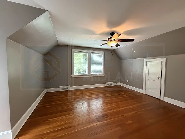 3925 Rosewood Dr — Photo 16
