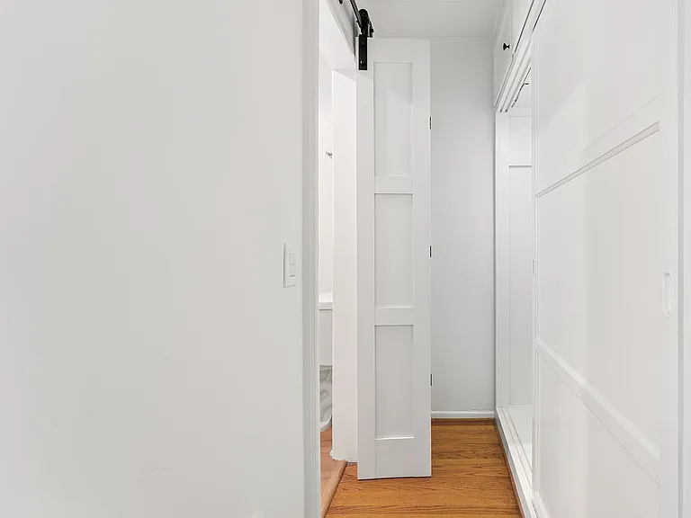 11053 Strathmore Dr — Photo 43