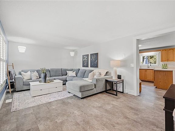 3rd image of 1065 Howick St