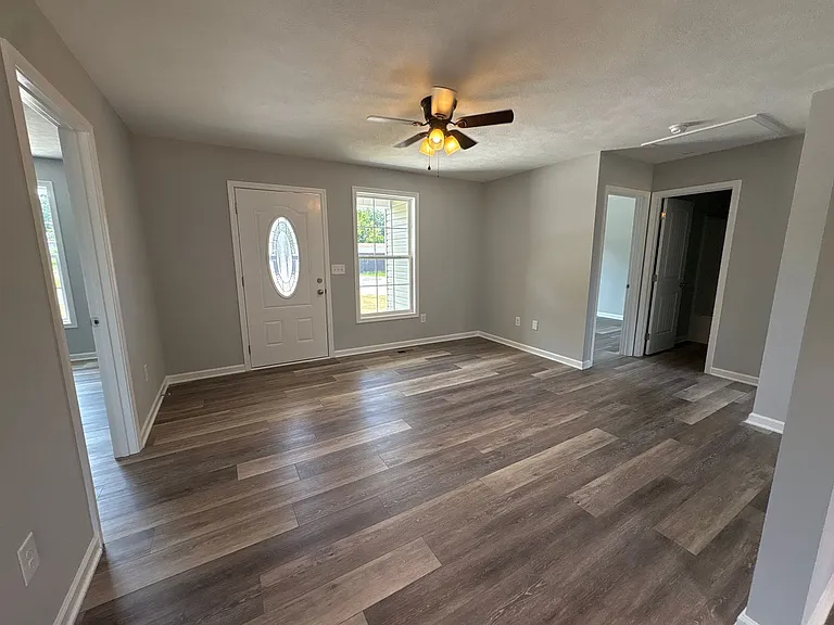 307 W Coffee St — Photo 3