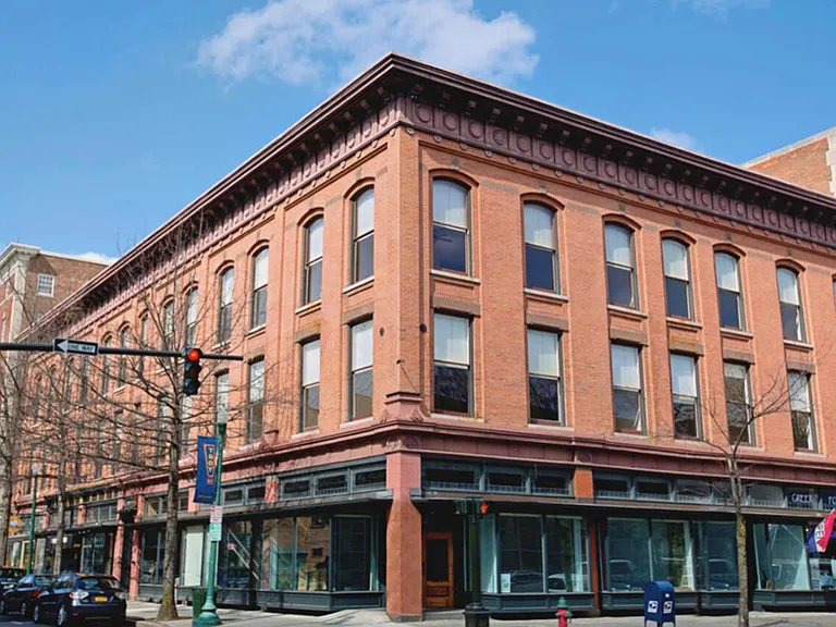 200 Broadway — Photo 17