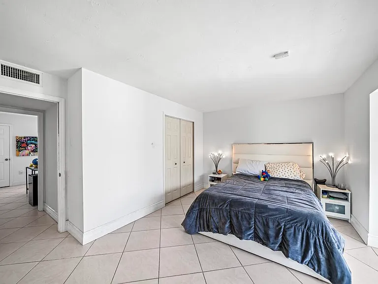 8745 SW 137th Ave — Photo 18