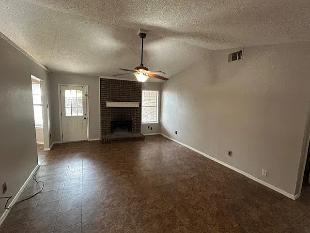 3 bed, 1392 sqft, $1,895 — Photo 3