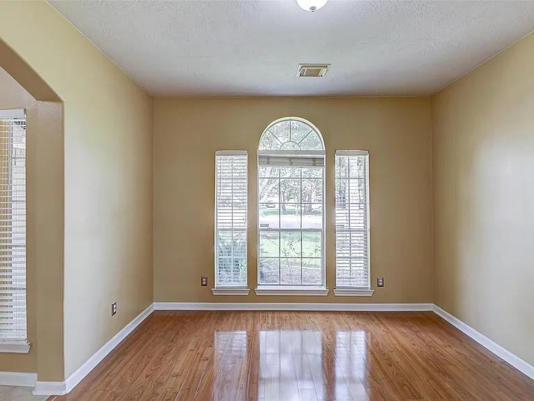 3323 Pioneer Bend Ln — Photo 8