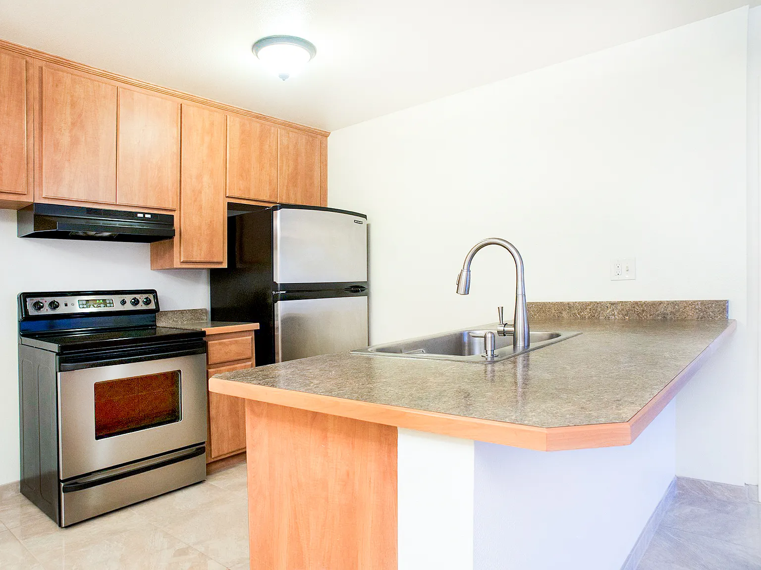 2 bed, 848 sqft, $1,600 — Photo 2