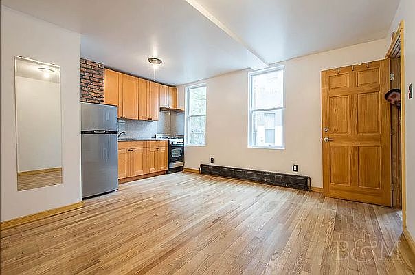 1st image of 145 9th St #1REAR