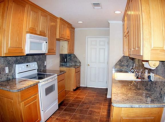 5th image of 612 Parker Ln