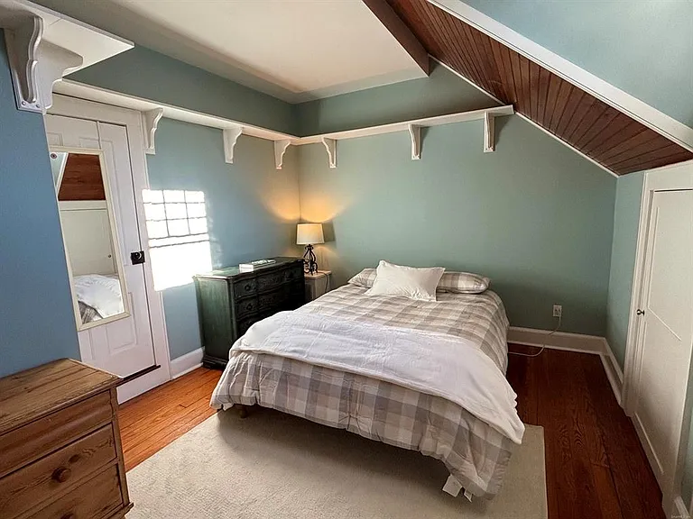 63 Kings Hwy N — Photo 13