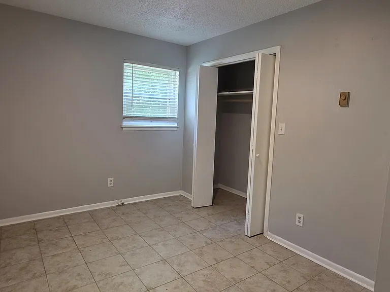 1015 Sloan St — Photo 7