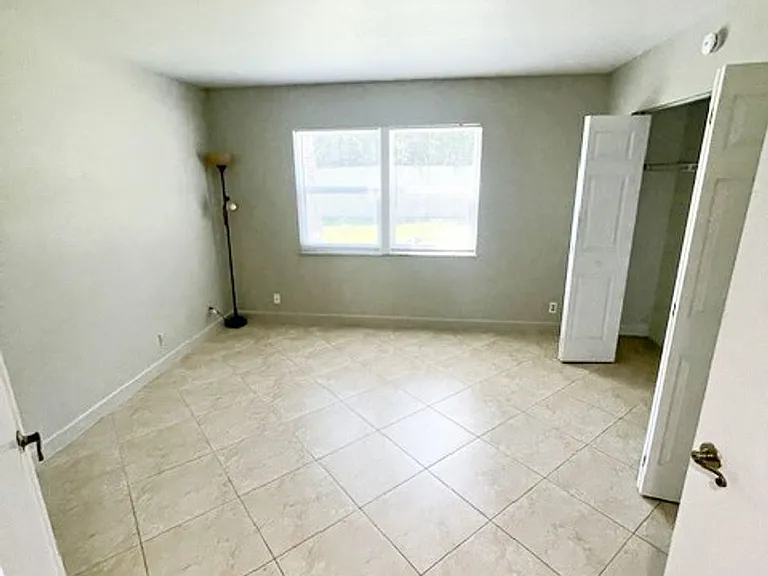 1548 SE Royal Green Cir #M-108 — Photo 9