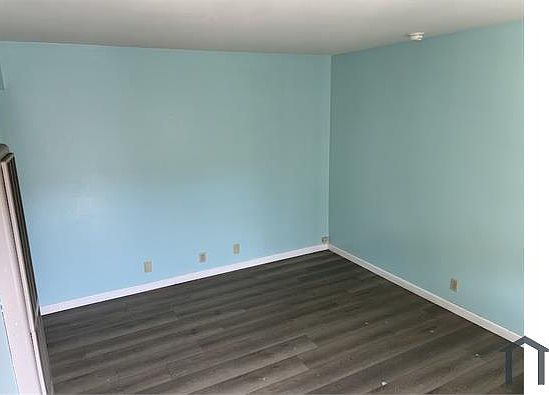 5th image of 1846 Davis St APT 6