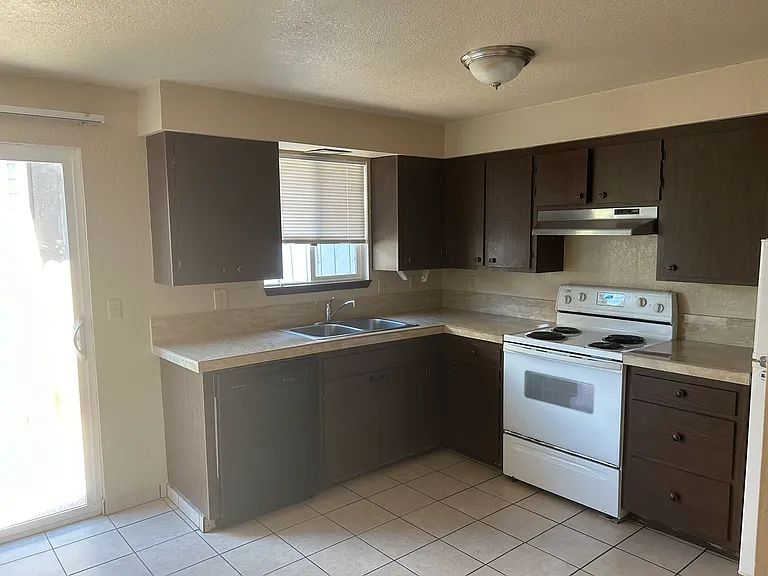 1765 Queen Ave SW — Photo 36