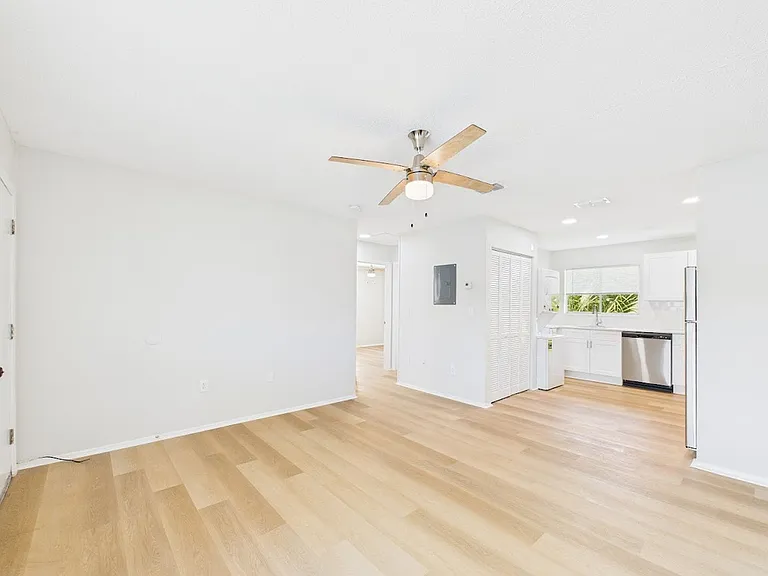 101 W Seminole Ave — Photo 1
