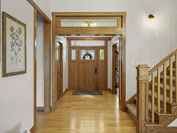 3rd image of 5960 Oak Hollow Dr