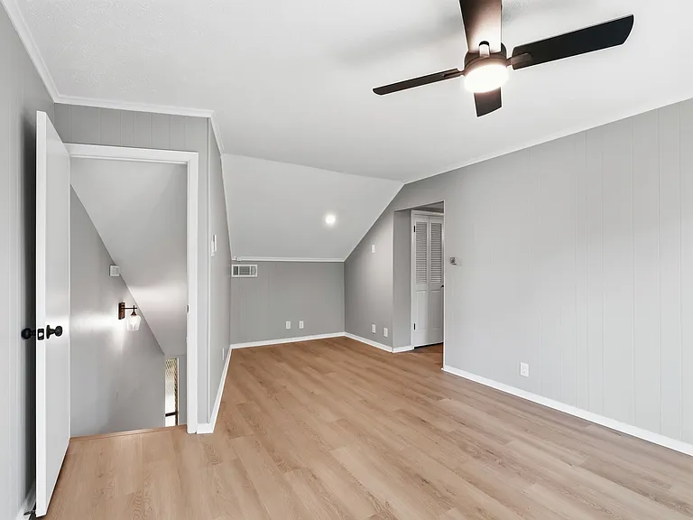 6815 Lyre Ln — Photo 2
