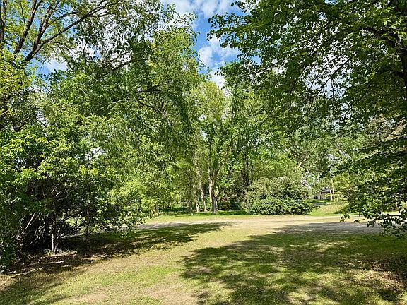 4th image of 17693 Riverwood Dr