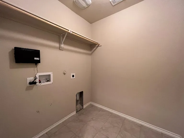 319 Plum Dr — Photo 19