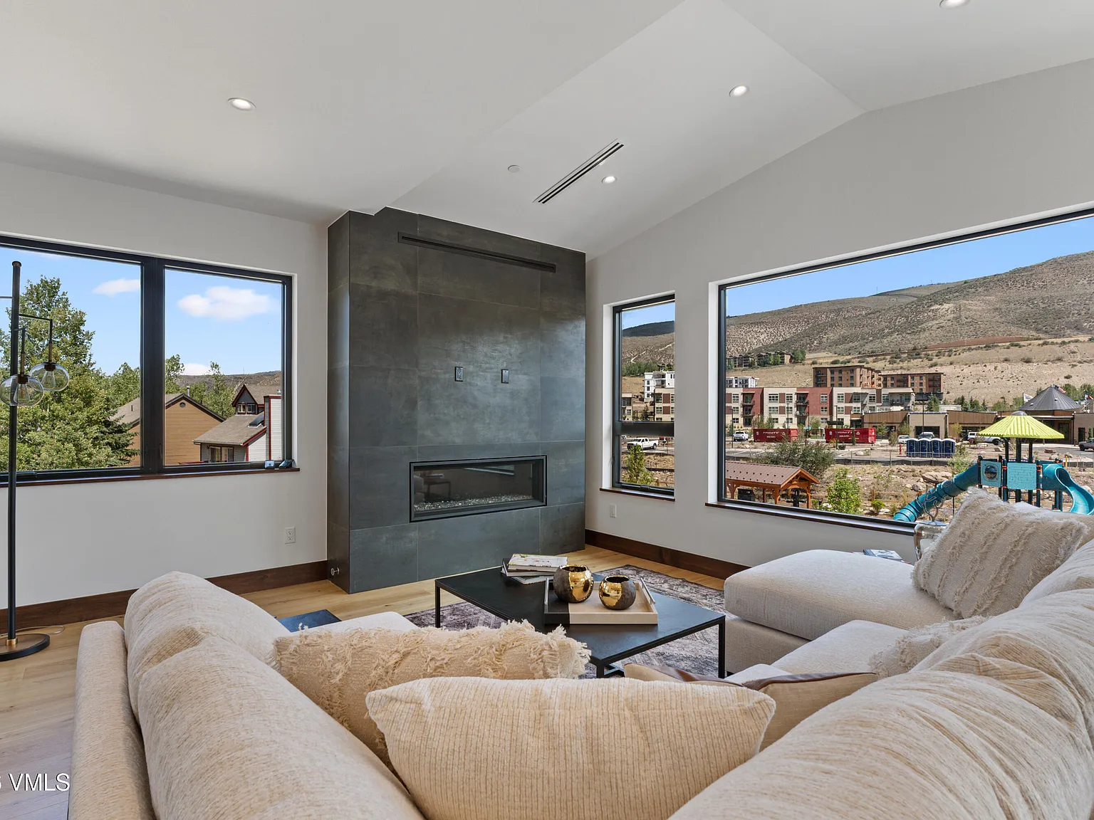 4 bed, 4.5 bath, 2848 sqft, $22,000 — Photo 3