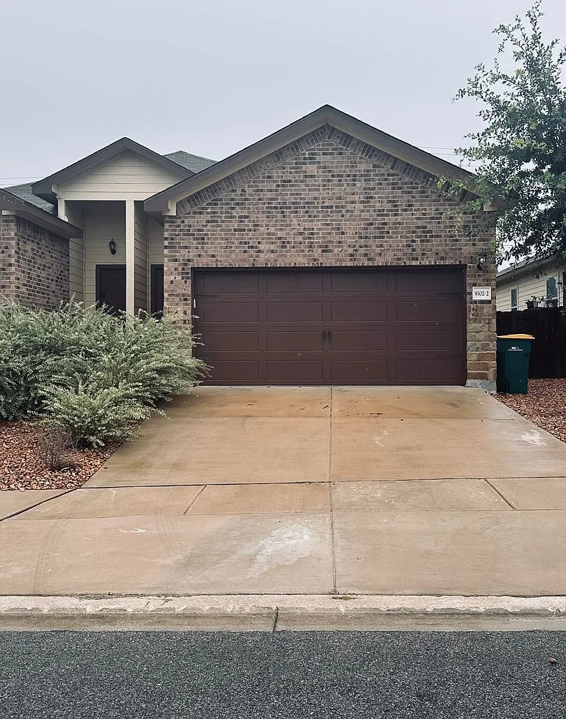 9302 Canyon Bend — Photo 1