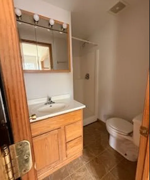 227 2nd St NE #4 — Photo 9