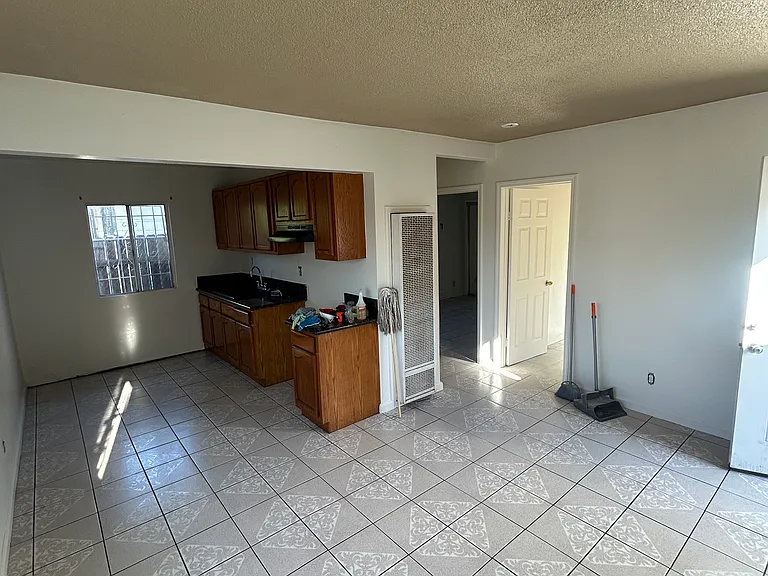 1228 E 70th St #1 — Photo 3