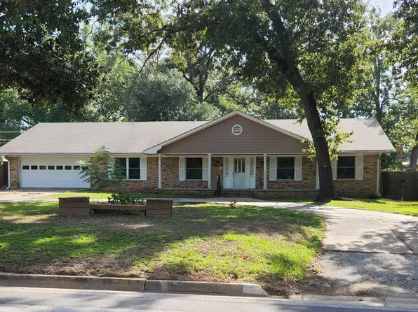 2002 N 4th St, Longview, TX 75601