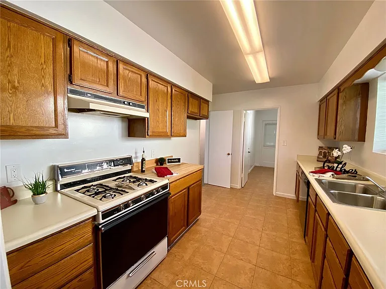 139 Acacia Ave — Photo 21
