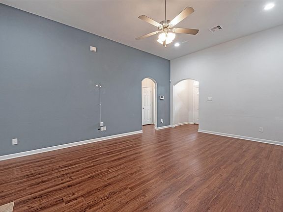 5th image of 8107 Grandview St