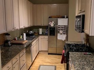 330 N Clinton St APT 201, Chicago, IL 60661