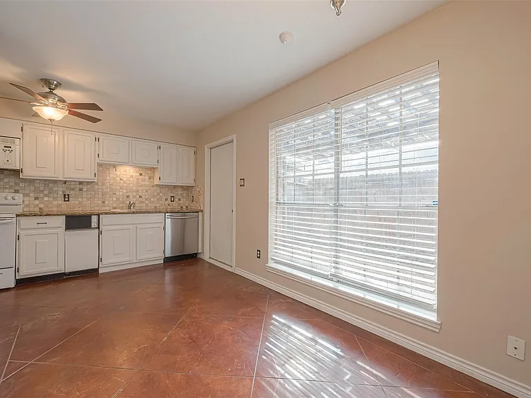 10217 Longmont Dr — Photo 11