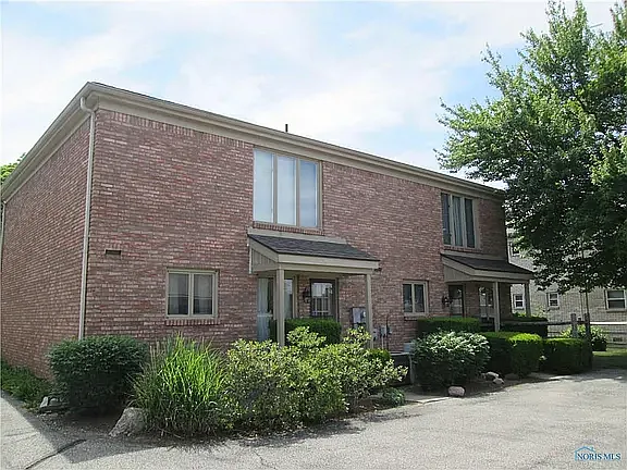2 bed, 1.5 bath, 1464 sqft, $1,200 — Photo 2