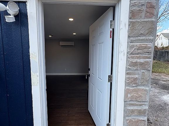 3rd image of 353 Edgewood Ave #1R