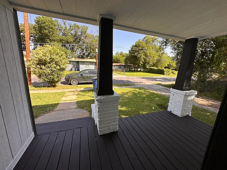 2438 Harding St — Photo 4